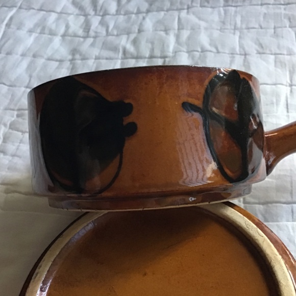 TWO VINTAGE EARTH TONE ONION SOUP BOWLS/CROCKS WITH HANDLE - Picture 11 of 12